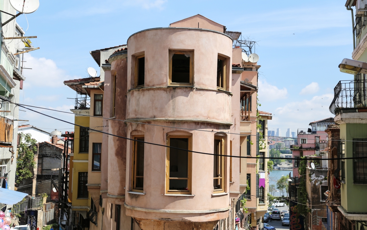 Balat Walking Tour – Explore Colorful Streets, Synagogues & Byzantine Ruins in Istanbul photo 6