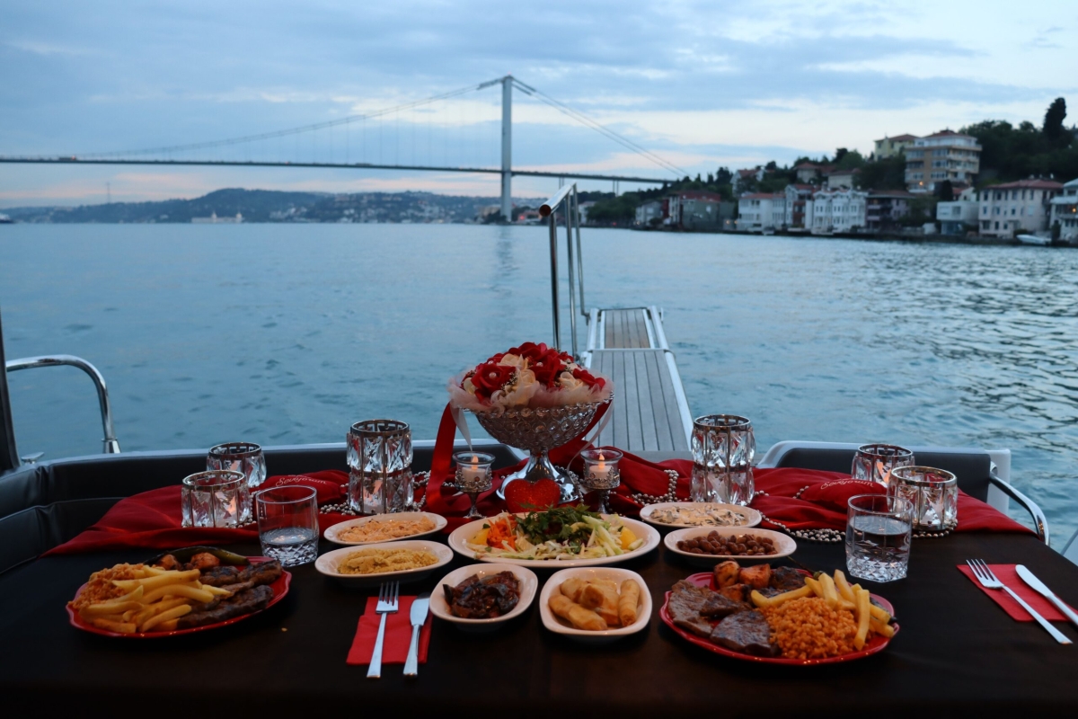 Bosphorus Dinner Cruise On a Private Yacht Tour 3 Hours photo 4