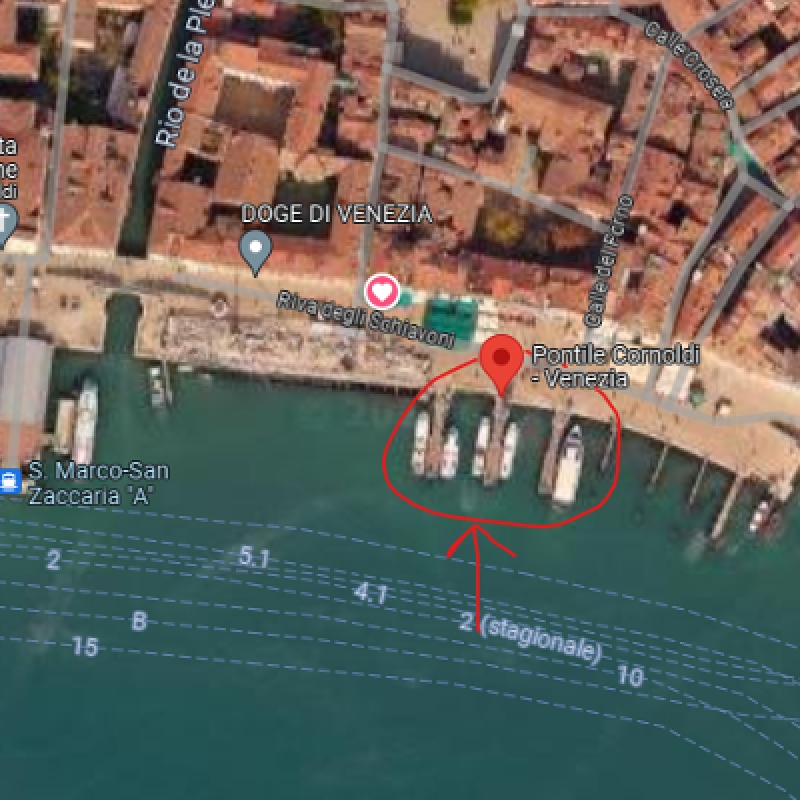 Venice: Murano and Burano Boat Tour with Glass Factory Visit - morning tour from San Marco photo 2