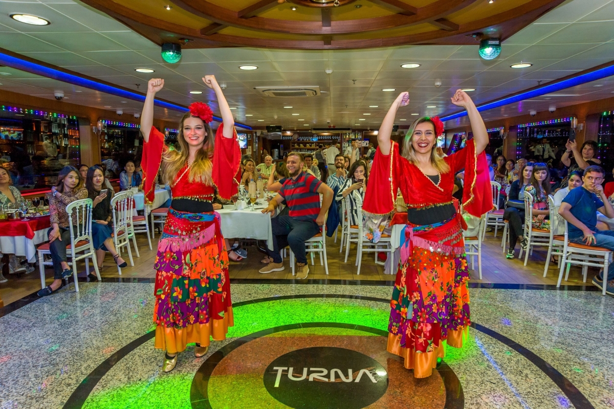 Unlimited Soft Drinks Istanbul Bosphorus Dinner Cruise photo 1