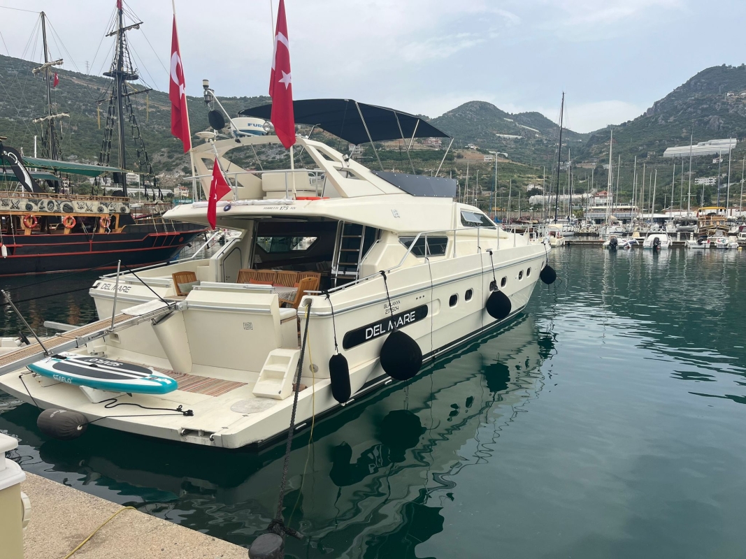 Private Lux Yacht Tour photo 2