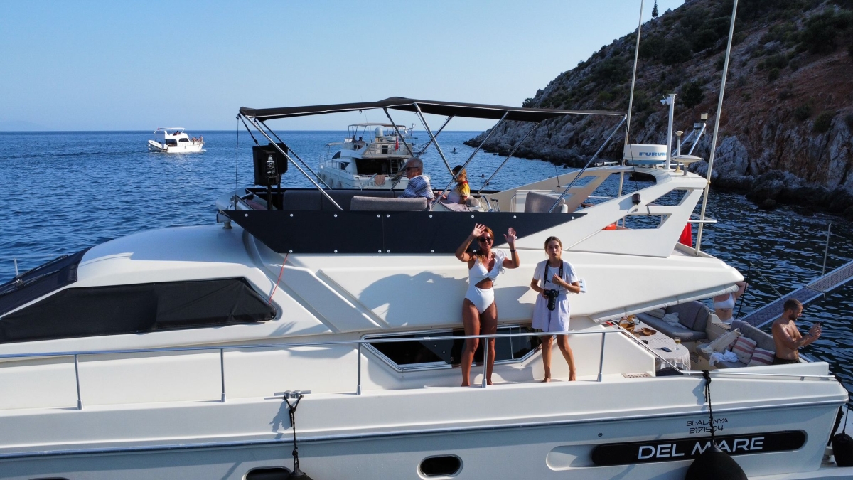 Private Lux Yacht Tour photo 3