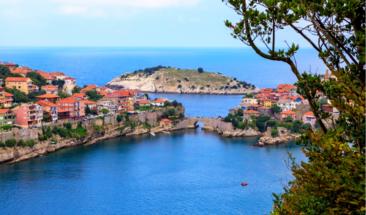 7-Day Istanbul, Golcuk Lake, Abant, Amasra, Bartın, Safranbolu, Karabük, Bolu & Mudurnu Tour photo 1