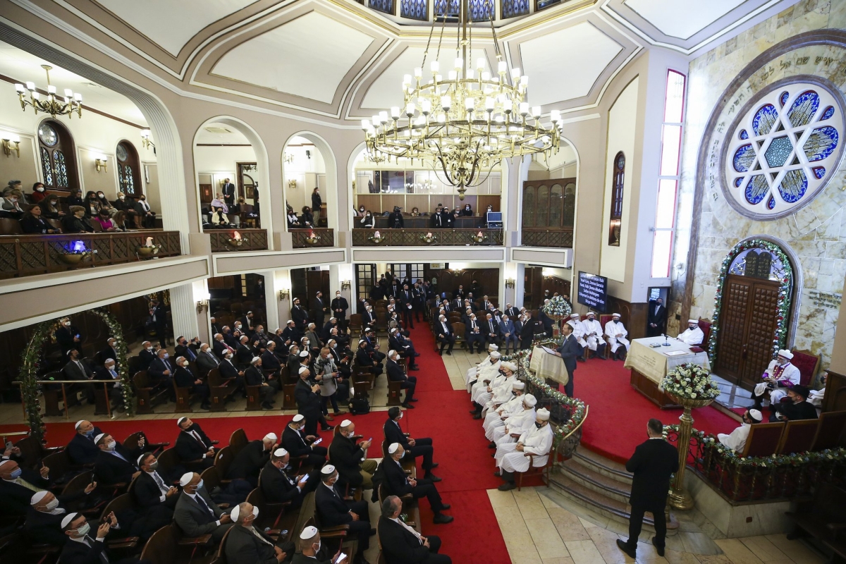 Synagogue with Mosque and Church Walking Tour in Istanbul photo 4