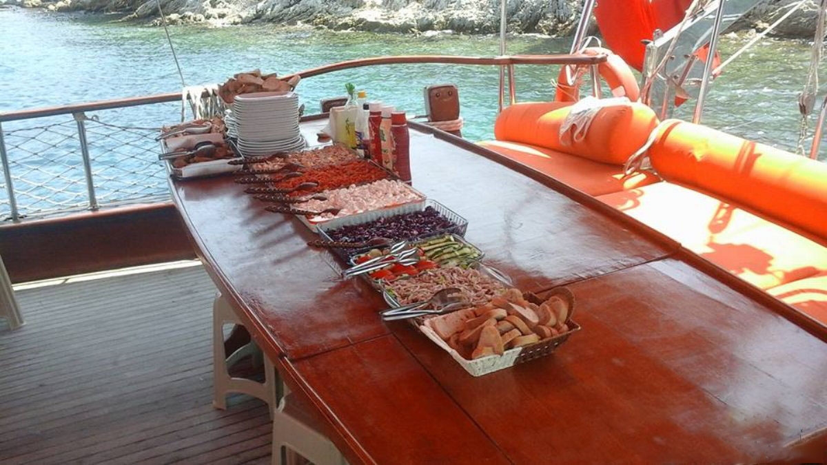 12 Islands Sailing Tour from Dalyan – Luxury Gulet Cruise in Göcek Bay photo 9