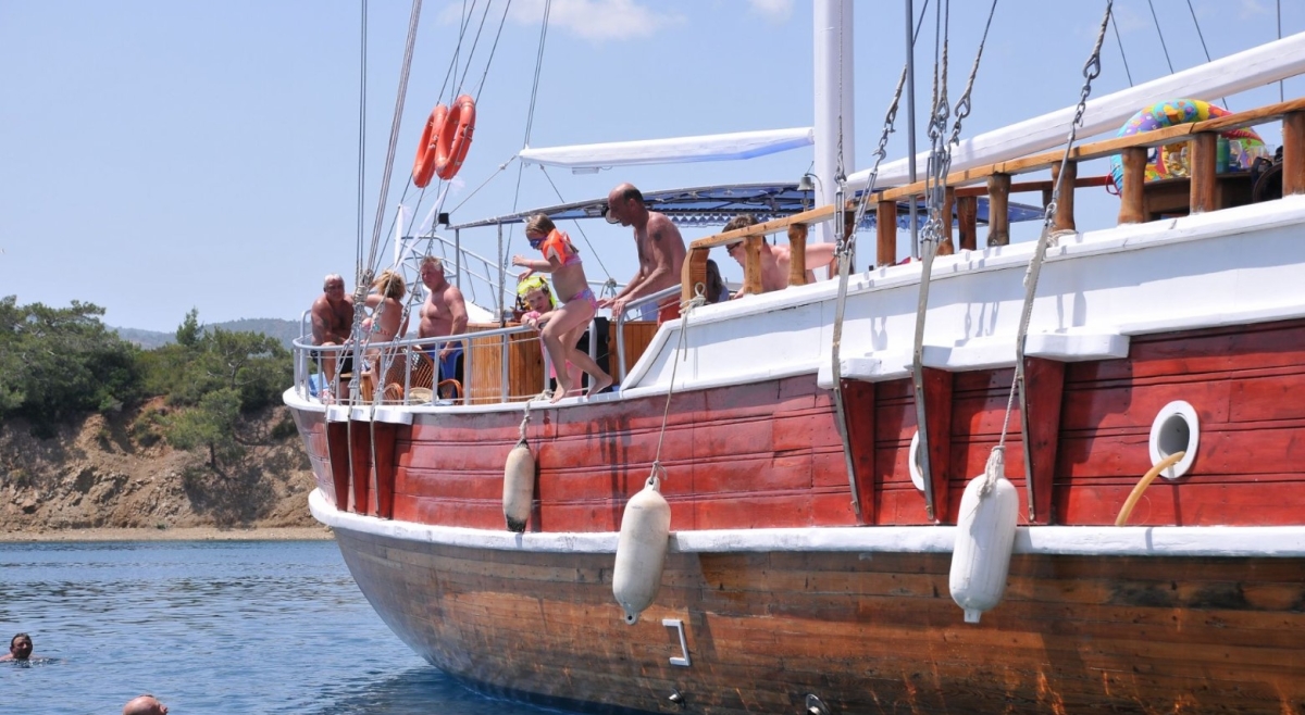 12 Islands Sailing Tour from Dalyan – Luxury Gulet Cruise in Göcek Bay photo 3