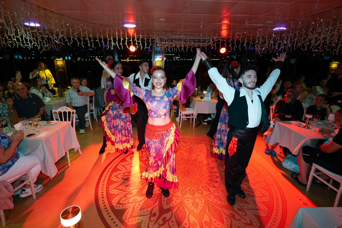 Istanbul Bosphorus Dinner Cruise & Turkish Night Show photo 2