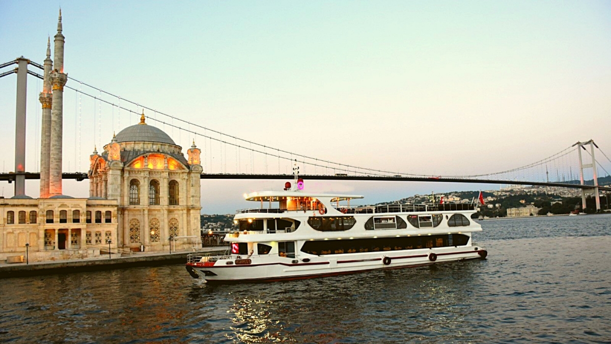 Istanbul Bosphorus Dinner Cruise & Turkish Night Show photo 4