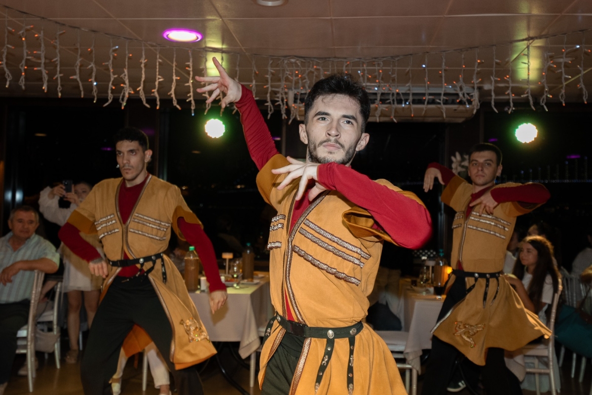 Istanbul Bosphorus Dinner Cruise & Turkish Night Show photo 9