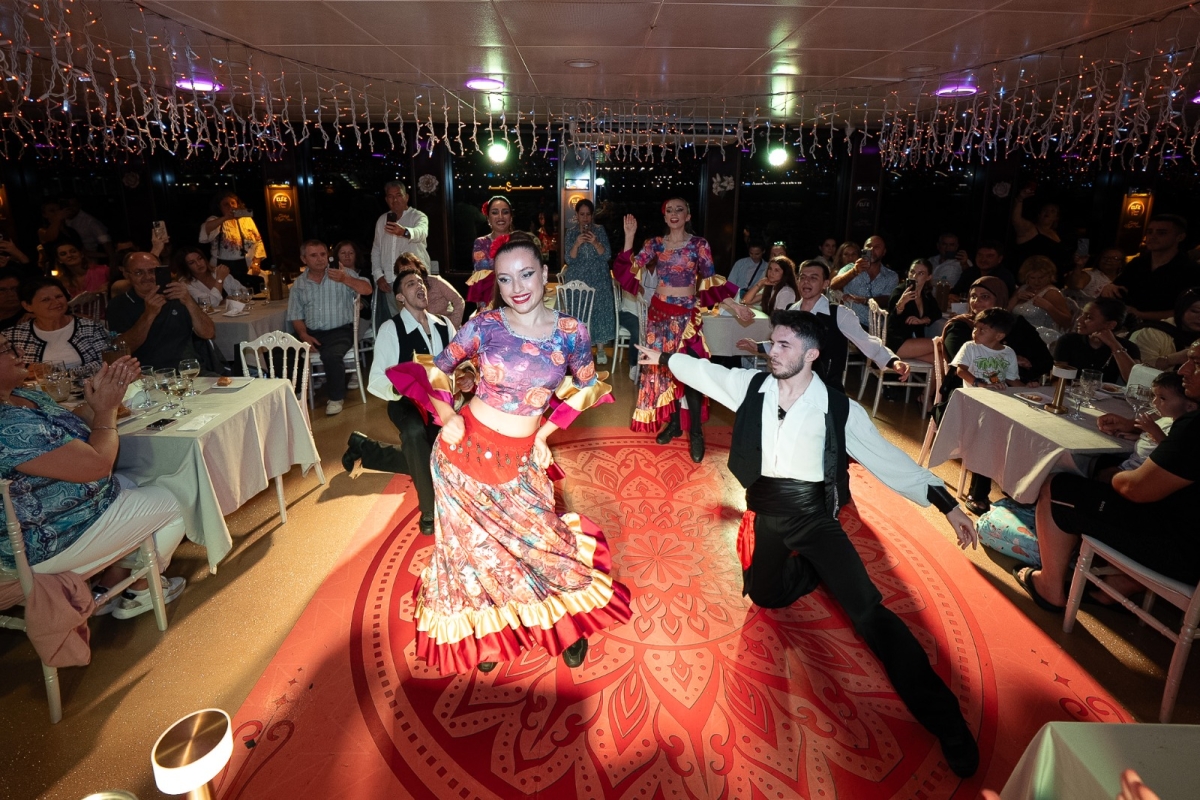 Dinner Cruise in Bosphorus in Istanbul photo 9