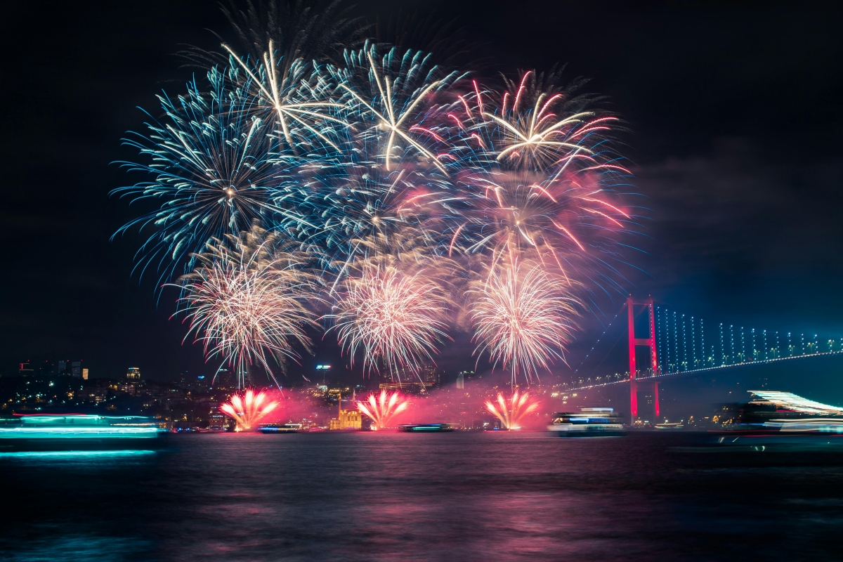 2027 New Year's Eve Istanbul Dinner Cruise photo 3