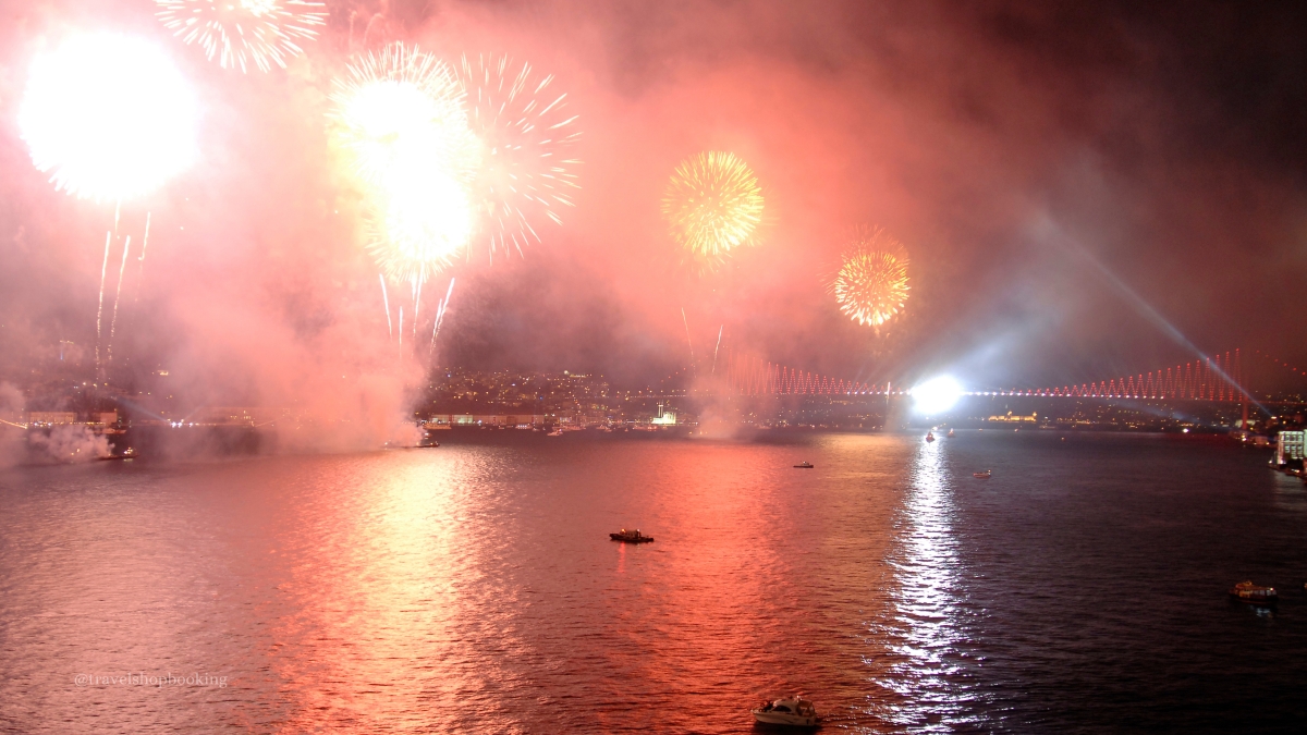 2027 New Year's Eve Istanbul Dinner Cruise photo 6
