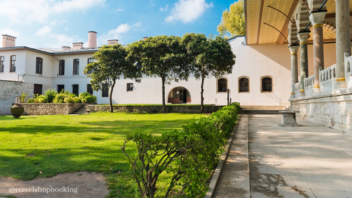 Daily Topkapi Palace Museum Walking Tour in Istanbul – Explore Ottoman History & Culture photo 7