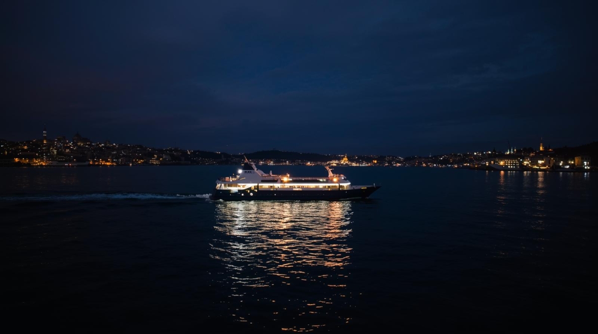 Istanbul: Bosphorus Dinner Cruise with Live Show + All-Inclusive Drinks photo 5