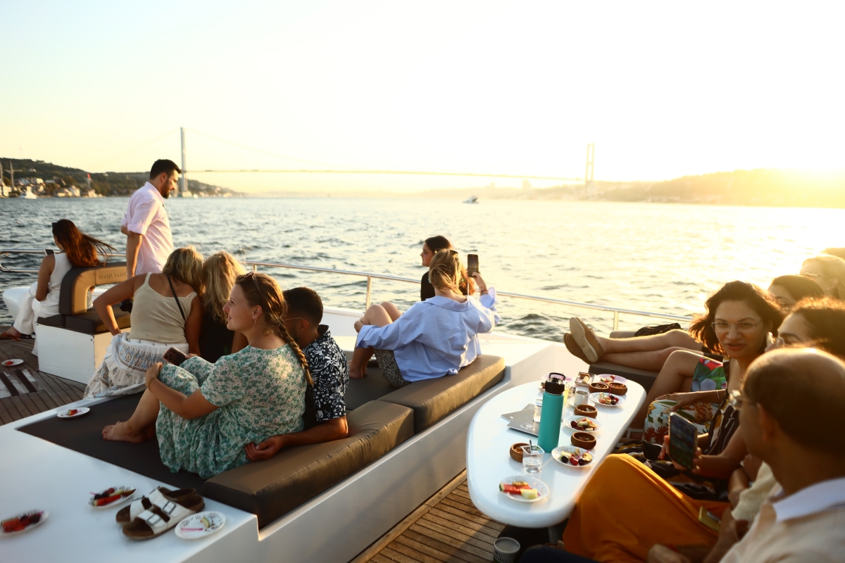 Istanbul Bosphorus Sunset Cruise on Luxury Yacht photo 1