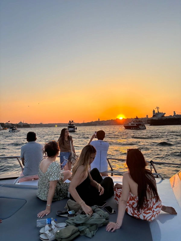 Istanbul Bosphorus Sunset Cruise on Luxury Yacht photo 9