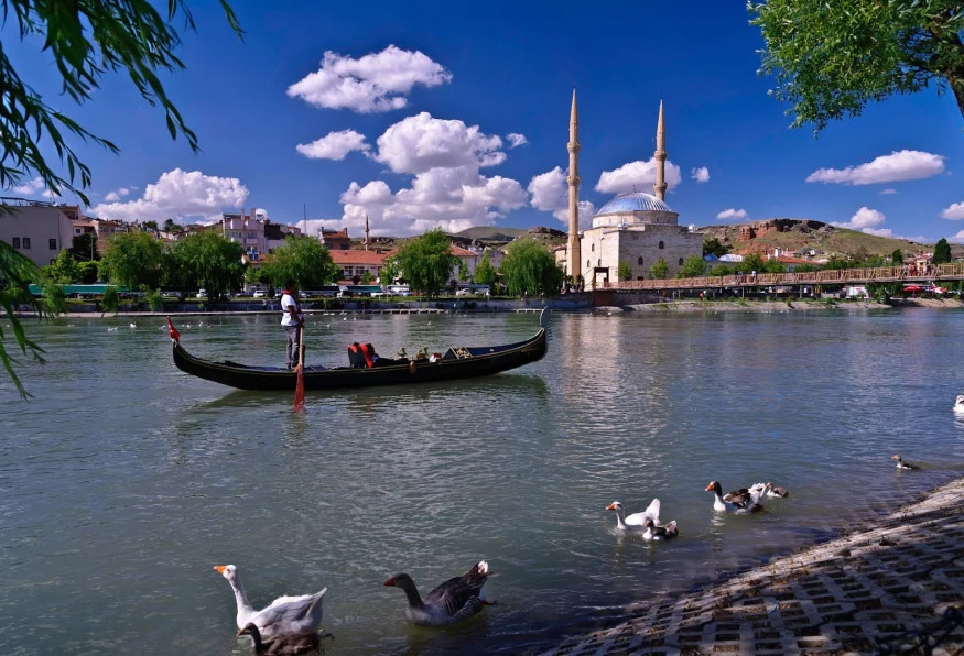 1-Day Cappadocia Red Tour – Explore Goreme, Avanos, Uchisar & Fairy Chimneys photo 3