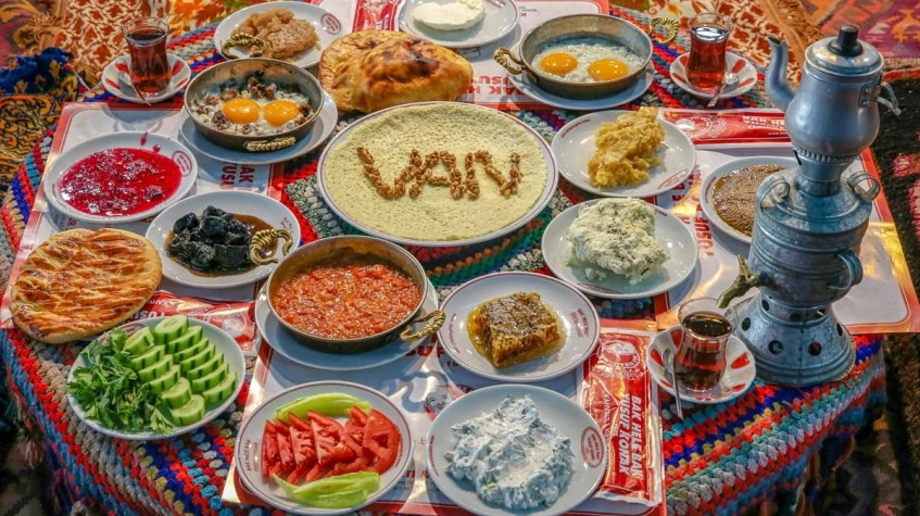 Daily Van Cooking Lesson & Shopping Tour photo 7