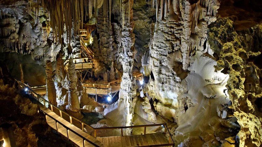Daily Karaca Cave- Limni Lake Tour photo 1