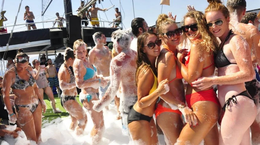 Daily Bodrum Foam Boat Party photo 1