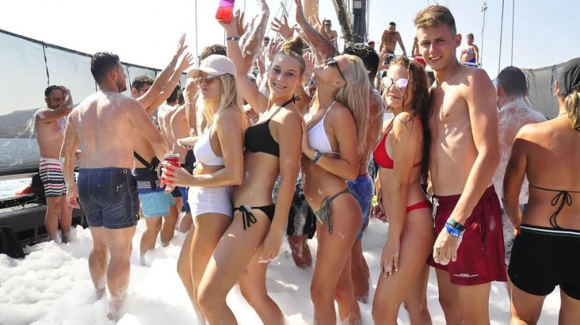 Daily Bodrum Foam Boat Party photo 2