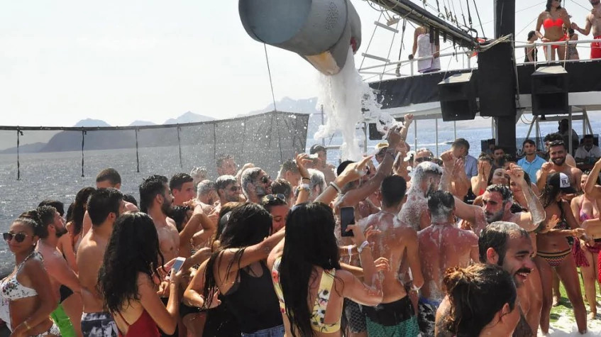 Daily Bodrum Foam Boat Party photo 3