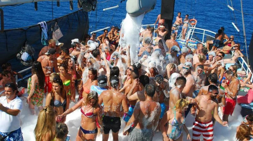 Daily Bodrum Foam Boat Party photo 4