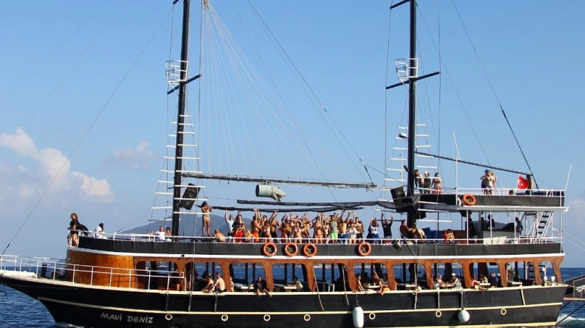Daily Bodrum Foam Boat Party photo 5