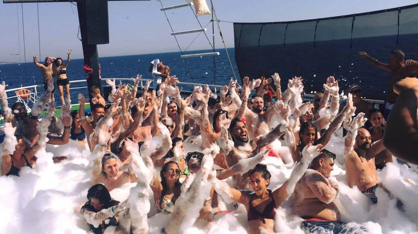 Daily Bodrum Foam Boat Party photo 6