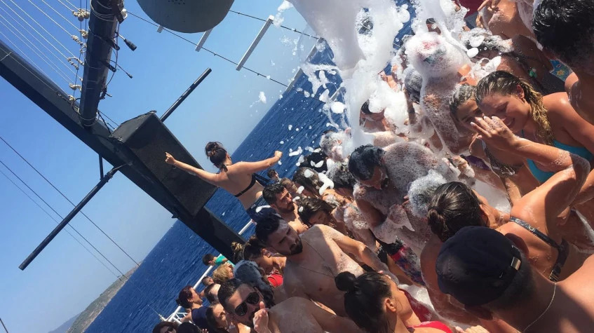 Daily Bodrum Foam Boat Party photo 7