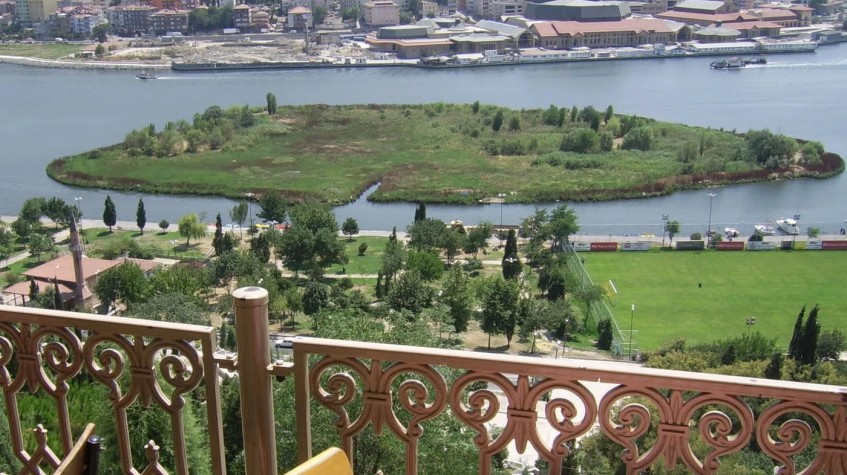 Istanbul Daily Cable Car & Bosphorus Tour – Scenic Cruise, City Walls & Pierre Loti Hill photo 3